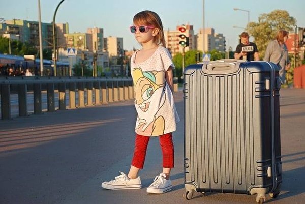 Comment choisir sa valise ou son sac de voyage pour transporter ses jeux de piscine ?